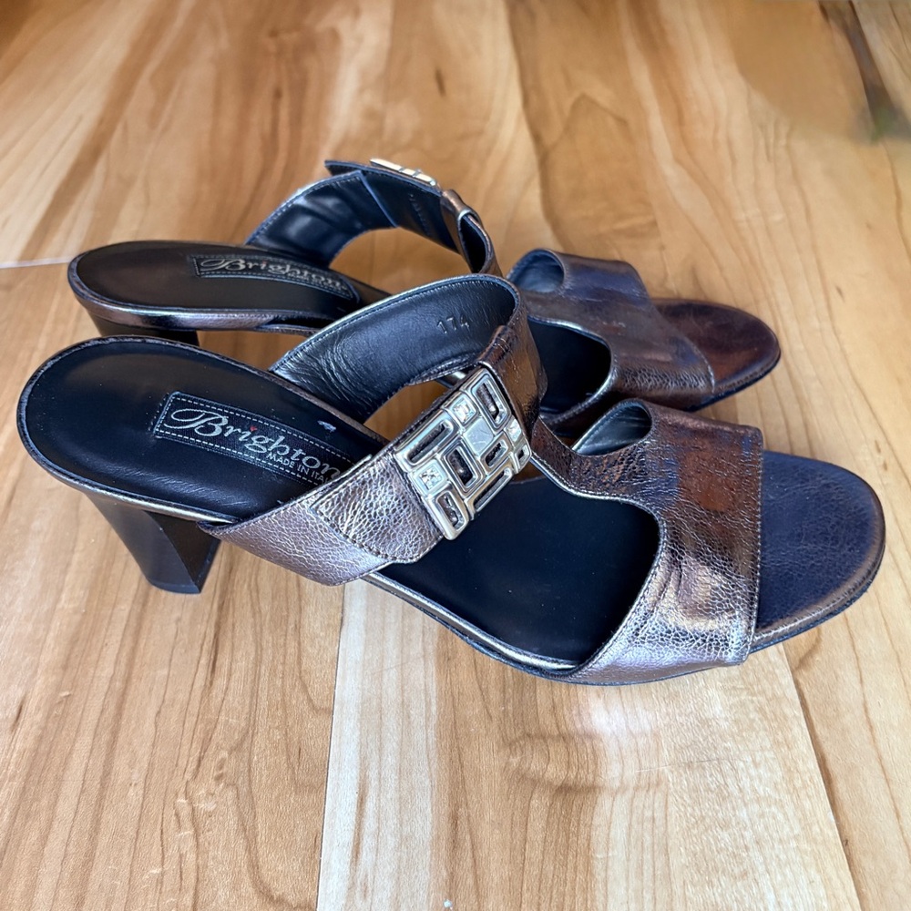 Brighton Rouge Metallic Gray Leather Sandals w/Decorative Geometric Buckle sz 8